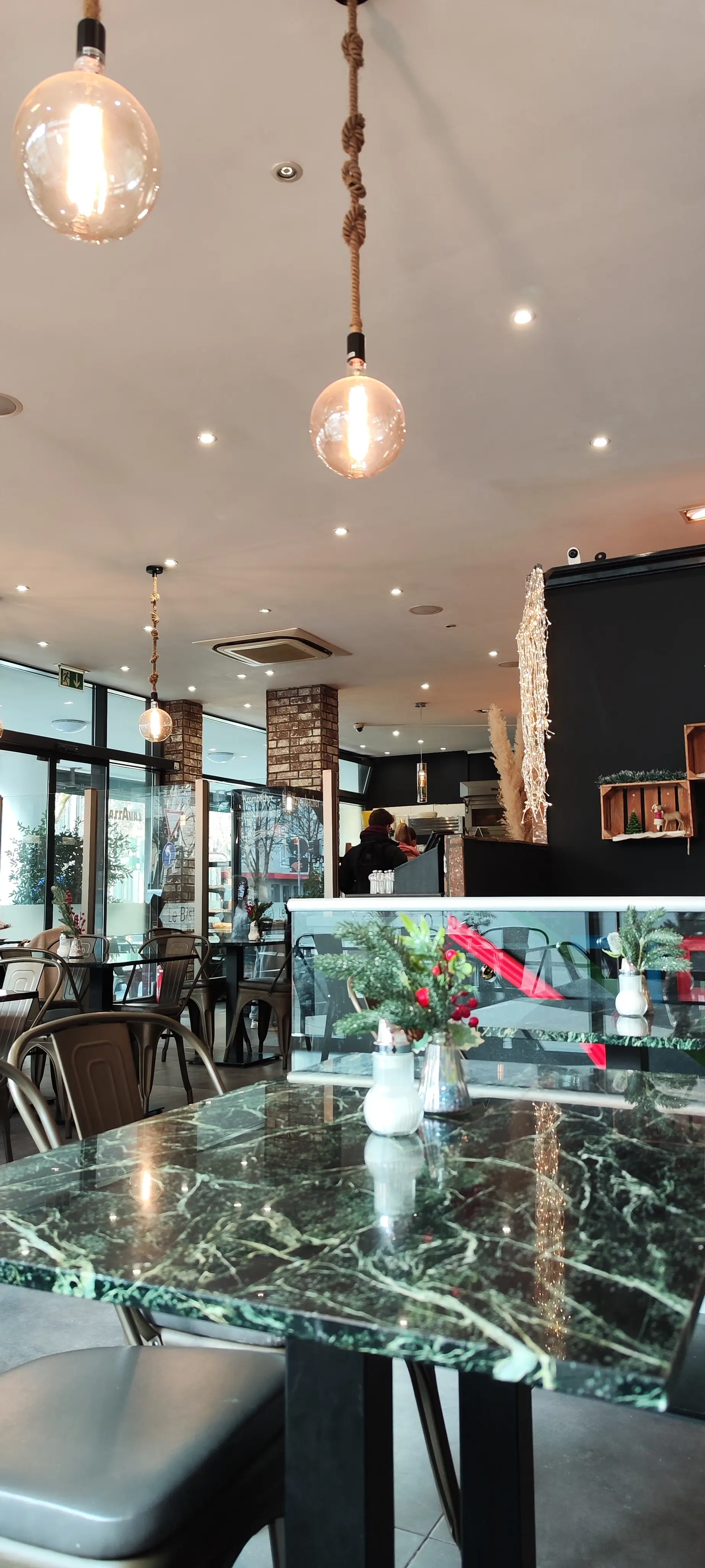 Le Bistro 66